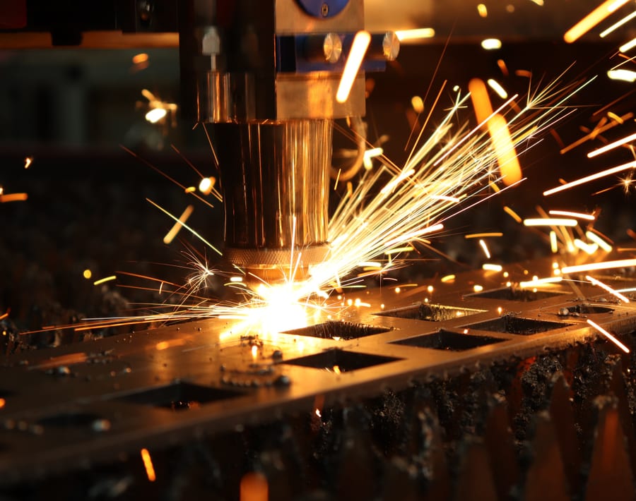 Impianto di taglio laser a fibra in lavorazione